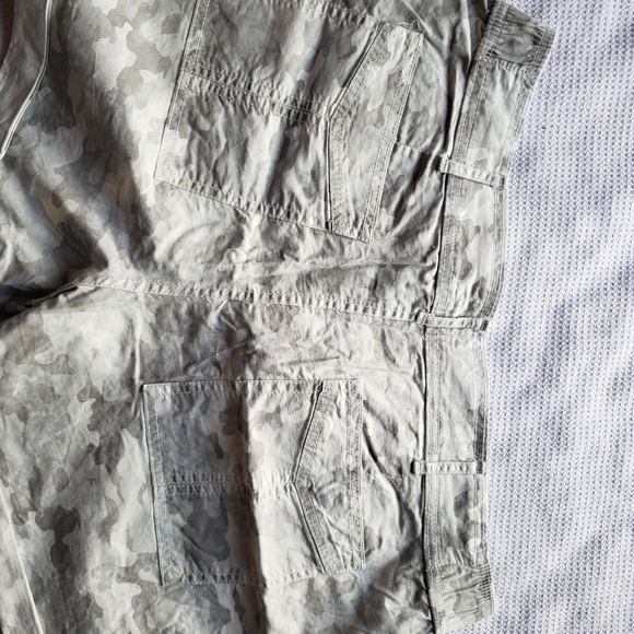 Shorts - Picture 2 of 4